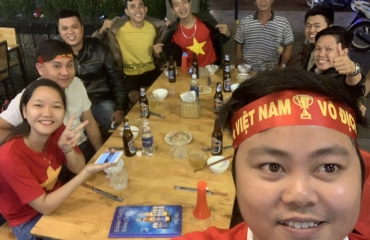 Minh Quân Land cổ vũ đội tuyển Việt Nam tranh chức vô địch AFF Cup 2018